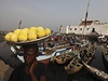Gambie zavedla tydenní pracovní týden, aby zbyl as na modlitby
