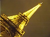 Eiffelova věž v Paříži v noci – ilustrační foto