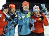 eská biatlonová tafeta, zleva Veronika Vítková, Ondej Moravec, Jaroslav Soukup a Gabriela Soukalová, s bronzovými medailemi
