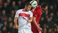 �eský fotbalista Michal Ordo� (vpravo) a Ömer Toprak z Turecka