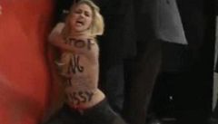 Zahájení Berlinale narušily polonahé aktivistky z hnutí Femen
