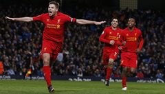 Gerrard se raduje z branky do sít� Manchester City