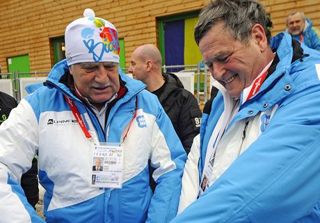 Prezident Václav Klaus navtívil 16. února djit mistrovství svta v biatlonu v Novém Mst na Morav. Vpravo je hejtman Kraje Vysoina Jií Bhounek. 