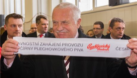 Prezident Václav Klaus slavnostn zahájil provoz nové plnírny plechovek v eskobudjovickém pivovaru Budvar