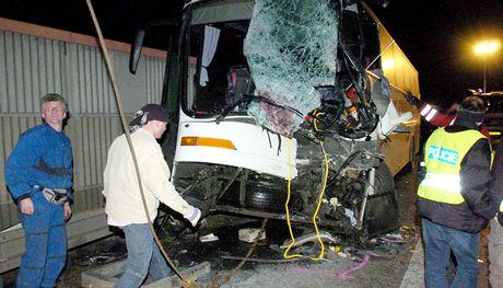 Jeden ivot si 20. prosince 2004 vyádala nehoda autobusu a nákladního vozu na pátém kilometru dálnice D5 u Rudné u Prahy ve smru na Plze. V autobuse cestovali hokejisté prvoligového Sareza Ostrava. Kolizi nepeil jejich trenér Karel Metelka