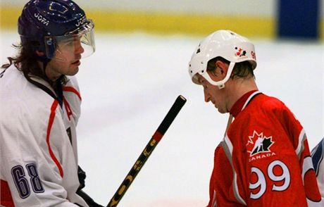 Jaromír Jágr a Wayne Gretzky z olympiády v Naganu 1998