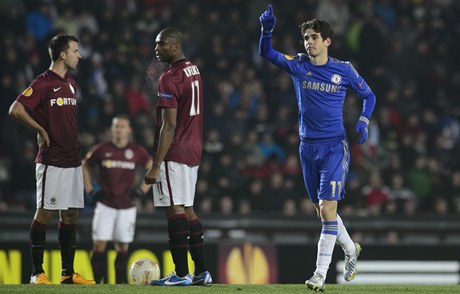 Sparta - Chelsea. Oscar (vpravo) z Chelsea se raduje z gólu