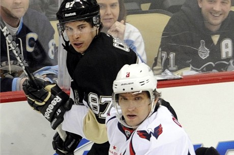 Sidney Crosby (vzadu) a Alexander Ovečkin si na olympiádě letos nezahrají.