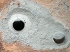 NASA slaví úspch. Sonda Curiosity vyvrtala díru do kamene