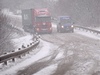 Snh komplikoval dopravu u Val na Pardubicku.