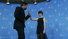 Herci Hugh Jackman a Anne Hathawayová na Berlinale propagují muzikál Bídníci  