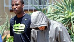 Atlet Pistorius zastelil tymi ranami ptelkyni, policie ho obvinila z vrady 