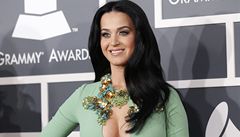 Katy Perry si na veer pedávání cen Grammy oblékla aty s rafinovaným výstihem.