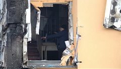 Statik posuzuje stav budovy.