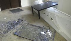 meteorit niil domy, sypalo se sklo