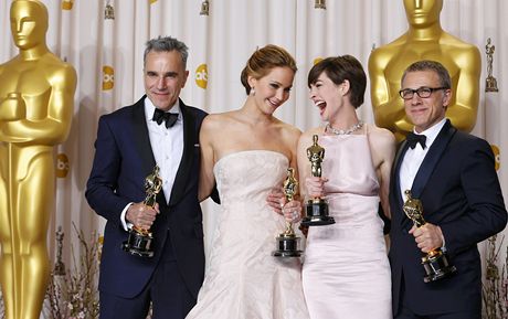 Ocenn tveice: Daniel Day-Lewis, Jennifer Lawrenceov, Anne Hathawayov a Christoph Waltz 