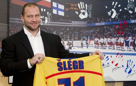Bývalý slavný eský hokejista a nyní poslanec Jií légr
