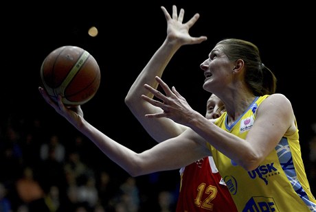 USK Praha - Galatasaray Istanbul. Ilona Burgrová z USK Praha (vpravo) 