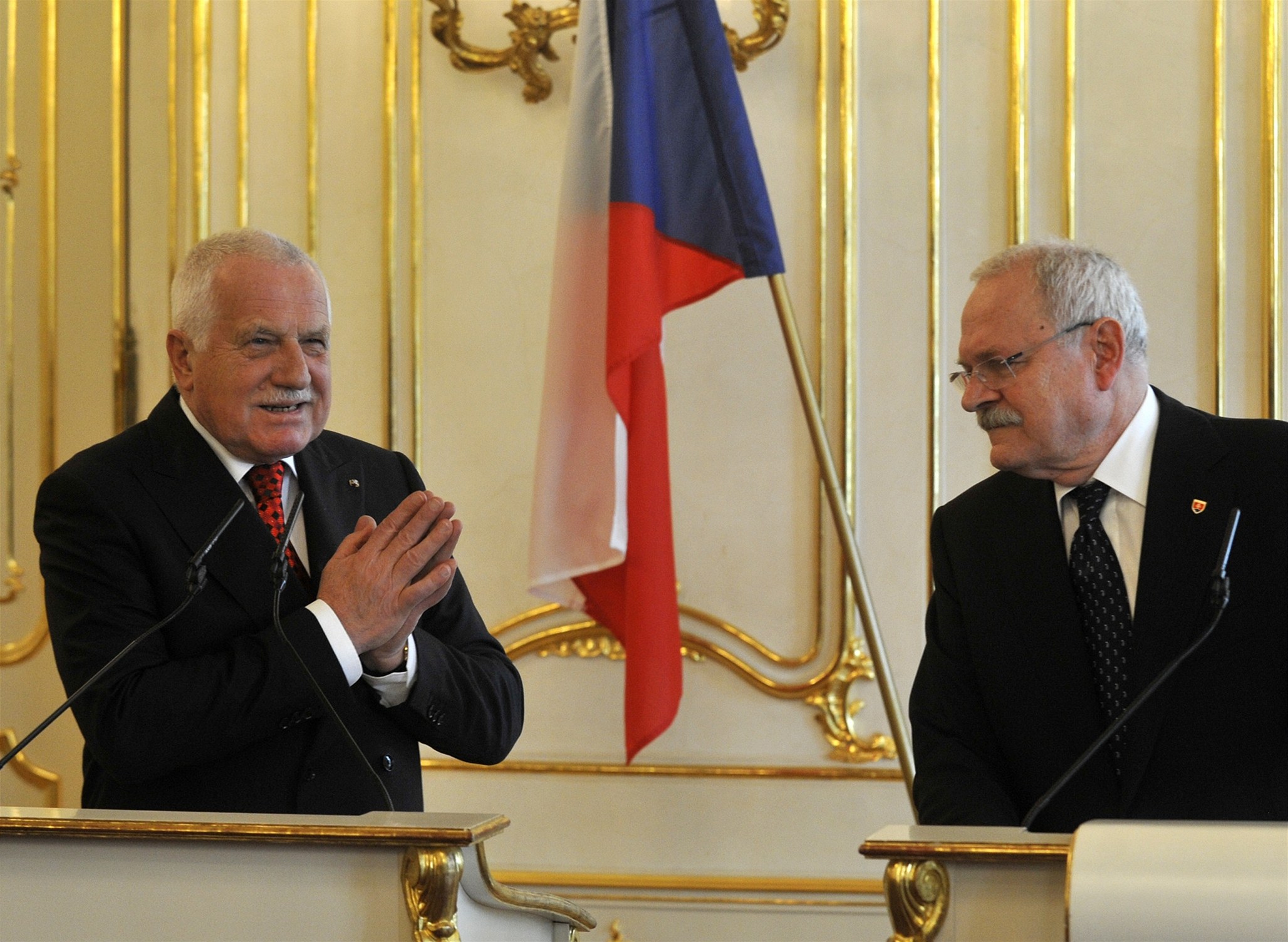 Václav Klaus se slovenským prezidentem Ivanem Ga�parovi�em.