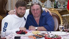  S Ramzanem Kadyrovem, který je v zahrani�í �asto kritizován za zlo�iny proti lidskosti, si Depardieu za�el na skleni�ku. 