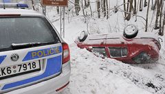  Silné snení ovlivnilo sjízdnost na silnicích po celém Karlovarském kraji. Docházelo k dopravním nehodám, jedna z nich se stala ped Beovem na Karlovarsku. 