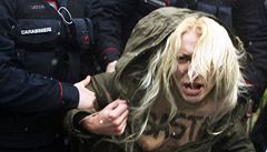 Feministky se vyvedení bránily.
