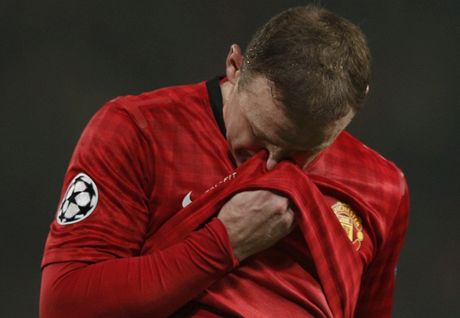 Smutný fotbalista Manchesteru United Wayne Rooney