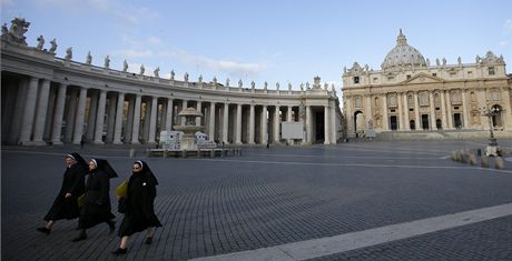 Ulice Vatikánu jsou nezvykle prázdné.