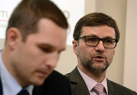 Advokát Petr Toman (vpravo) a Daniel Paľko ze společnosti Poplatkyzpet.cz 