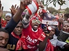 Píznivci oslavují vítsztví Uhuru Kenyatty v keských prezidentských volbách.