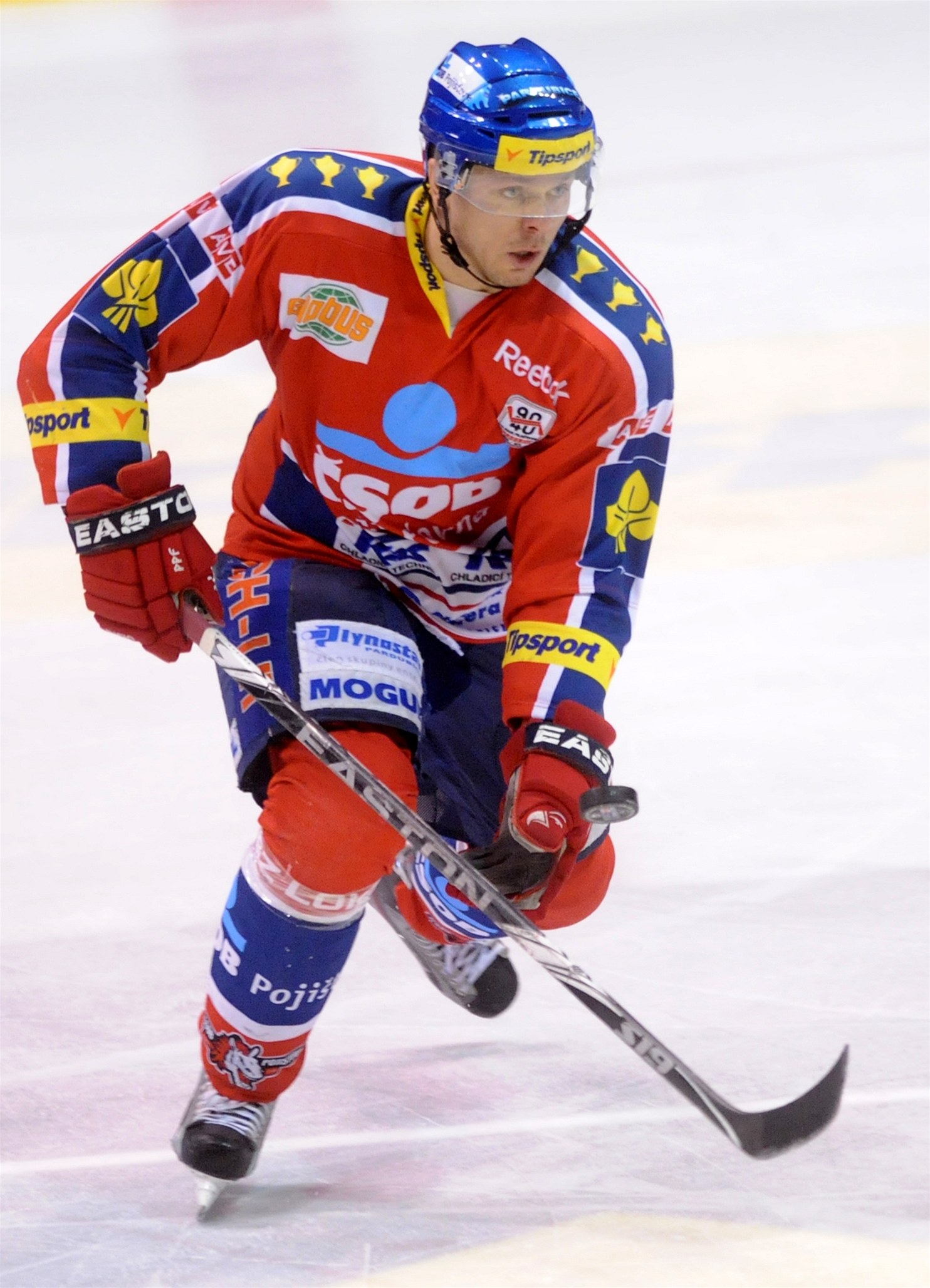 Úto�ník Pardubic Martin Bartek.