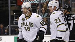eský hokejista Dallasu Stars Jaromír Jágr (vlevo) a jeho spoluhrá Loui Eriksson 