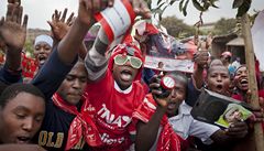 P�íznivci oslavují vít�sztví Uhuru Kenyatty v ke�ských prezidentských volbách.