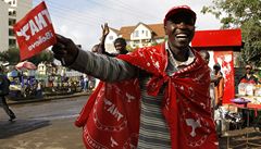 P�íznivci oslavují vít�sztví Uhuru Kenyatty v ke�ských prezidentských volbách.