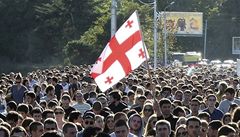 Stotiscov dav podpoil Gruznsk sen, vsledek voleb je vak nejist