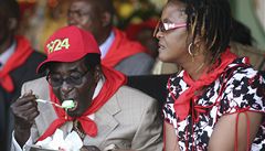 Prezident Mugabe oslavil narozeniny. Dostal 100kilov dort