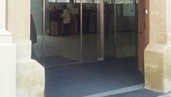 Po zavení historických dveí zvenku nepoznáte ádnou zmnu. 