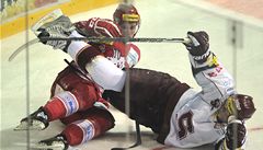 Zleva t�inecký hrá� Jakub Orsava a Radek Philipp ze Sparty