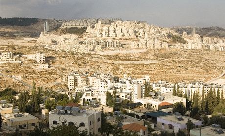 Roziující se osada Har Homa, která piléhá k domm Betléma