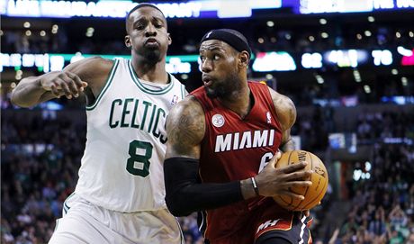 LeBron James z Miami Heat v utkání proti Bostonu Celtics.