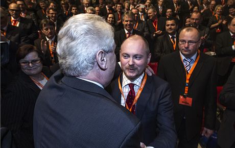 Prezident Milo Zeman se pijel pozdravit s delegáty sjezdu. 
