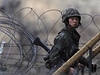Jihokorejský voják hlídkuje u demilitarizovaného pásma oddlující znepátelené...