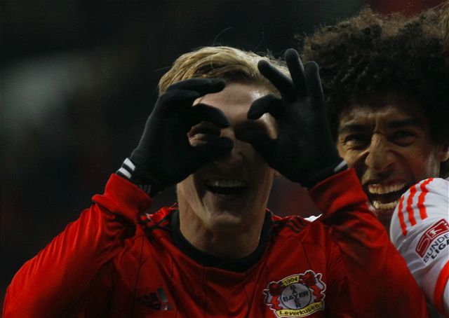 Fotbalista Bayernu Mnichov Bastian Schweinsteiger se raduje z vítzství