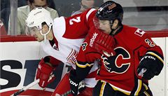 Jií Hudler v dresu Calgary proti Detroitu.