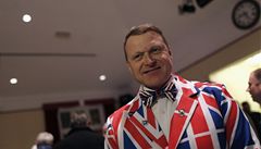 Andrew Brown Lee, obyvatel Falkland, se oblékl do britských barev.