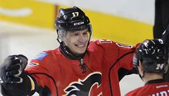 Jií Hudler se podílel gólem a asistencí na vítzství Calgary 6:3 nad Nashvillem.