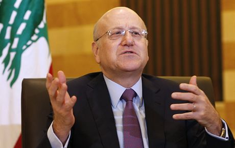 Libanonský premiér Nadíb Míkátí oznámil svou rezignaci. K odstoupení ho vedly hlavn neshody v kabinetu kolem chystaných parlamentních voleb.