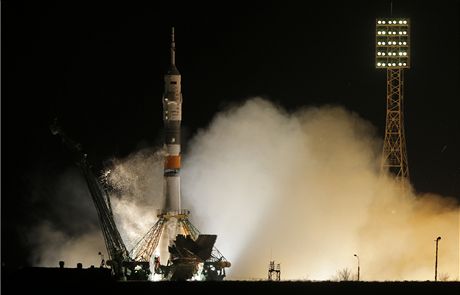 Kosmická lo Sojuz s rusko-americkou posádkou.
