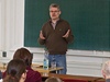 Redaktor LN Petr Zídek na pednáce na Slezské univerzit v Opav 