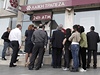 Fronta ped bankomatem na Kypru